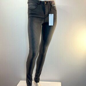 B. YOUNG Women's Grey Denim Slim Fit Lola Lola Jeans - Size 26 x 32L - NWT $69